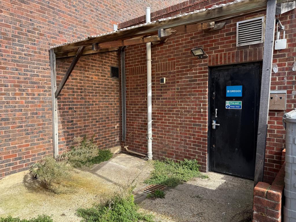 Lot: 91 - SINGLE STOREY COMMERCIAL UNIT ON HIGH STREET - Rear Access